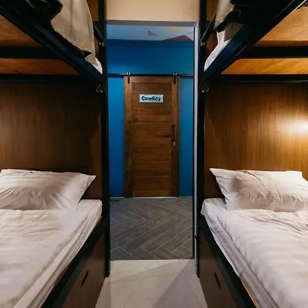 Ploen Bangkok Hostel - Adults Only